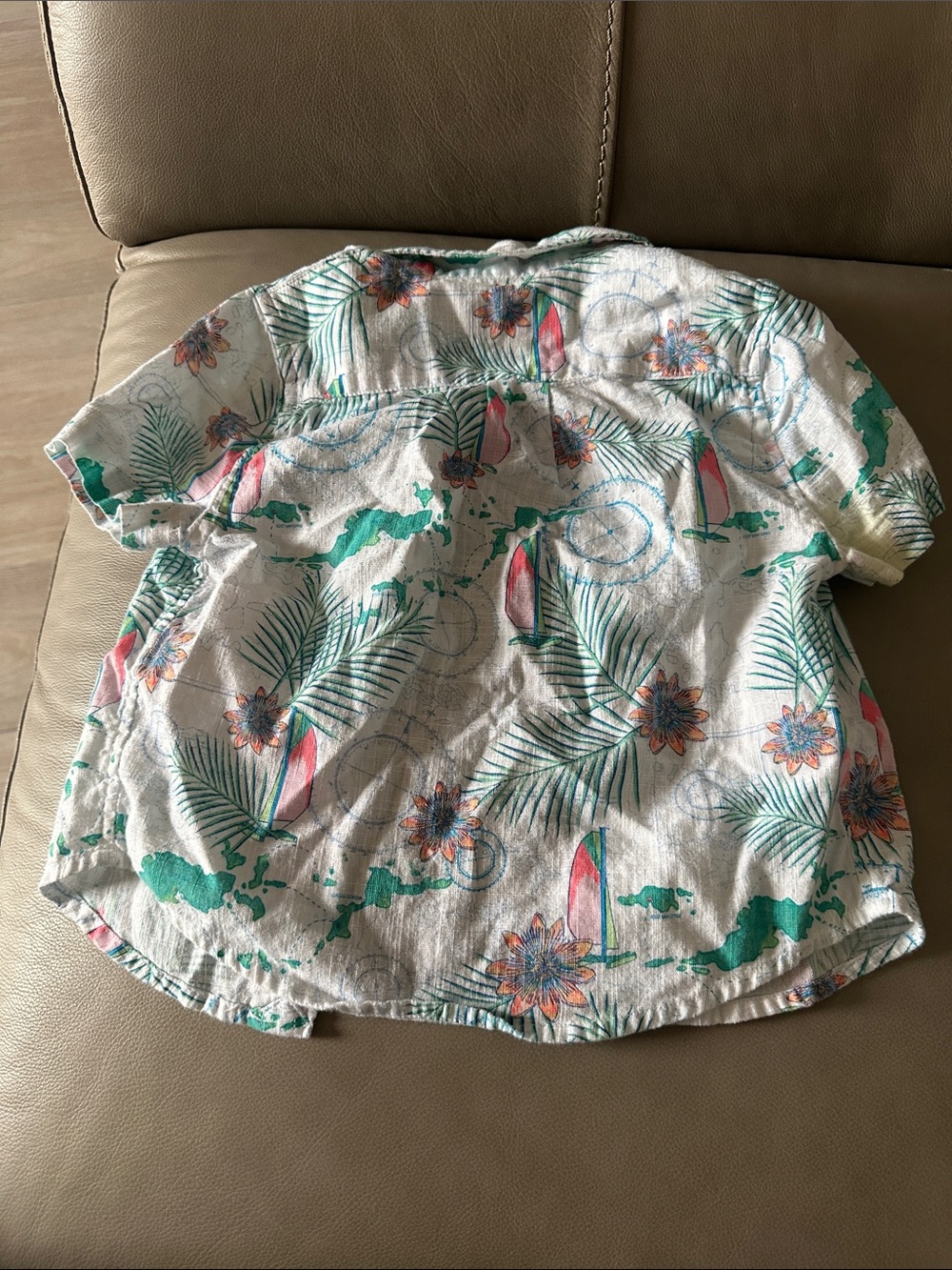 Vineyard Vines White Short-Sleeve Button-Down with Green & Pink Tropical Print - Picture 3 of 4